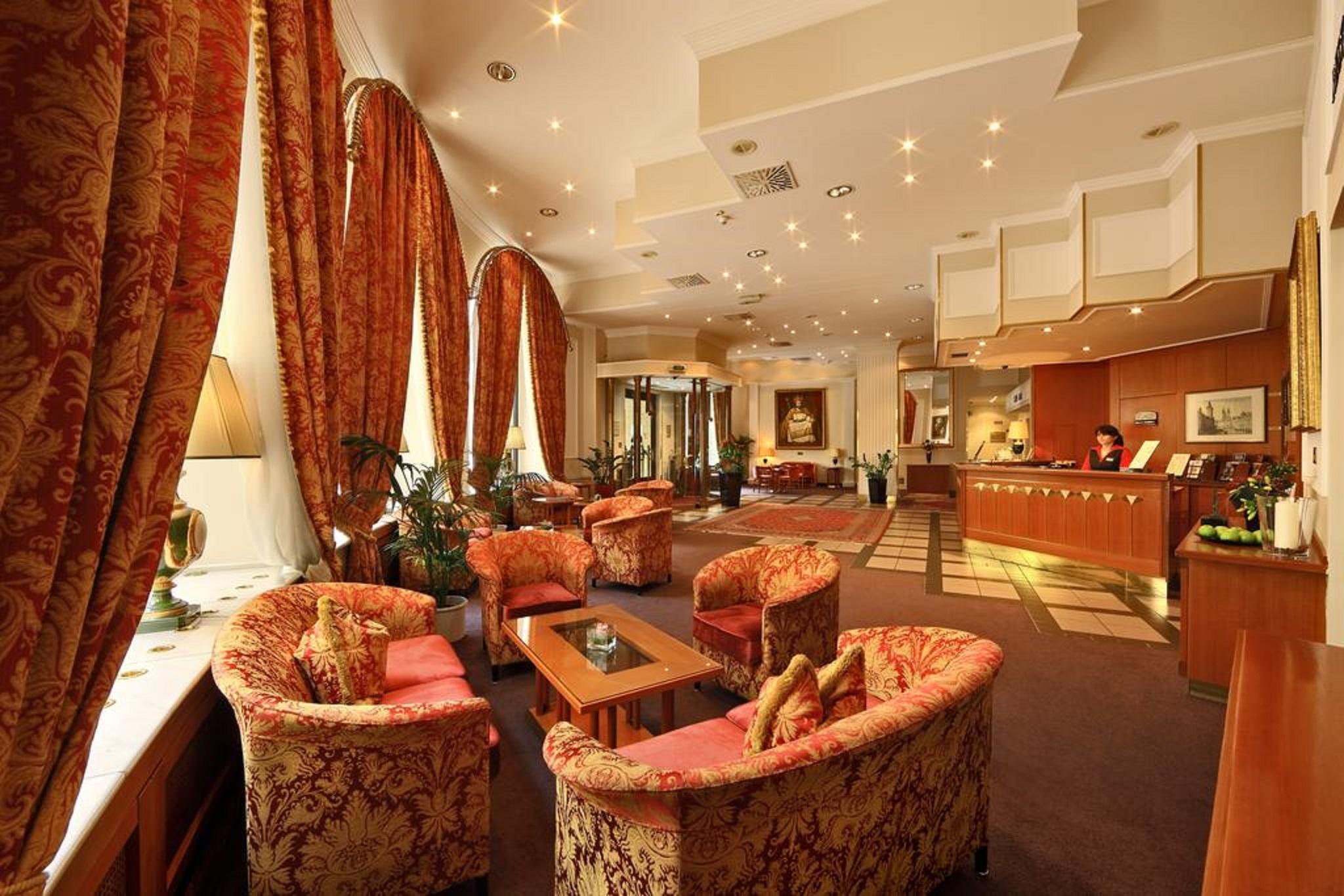 แกรนด์ โฮเทล โบฮีเมีย Hotel ปราก ภายนอก รูปภาพ The lobby of the hotel