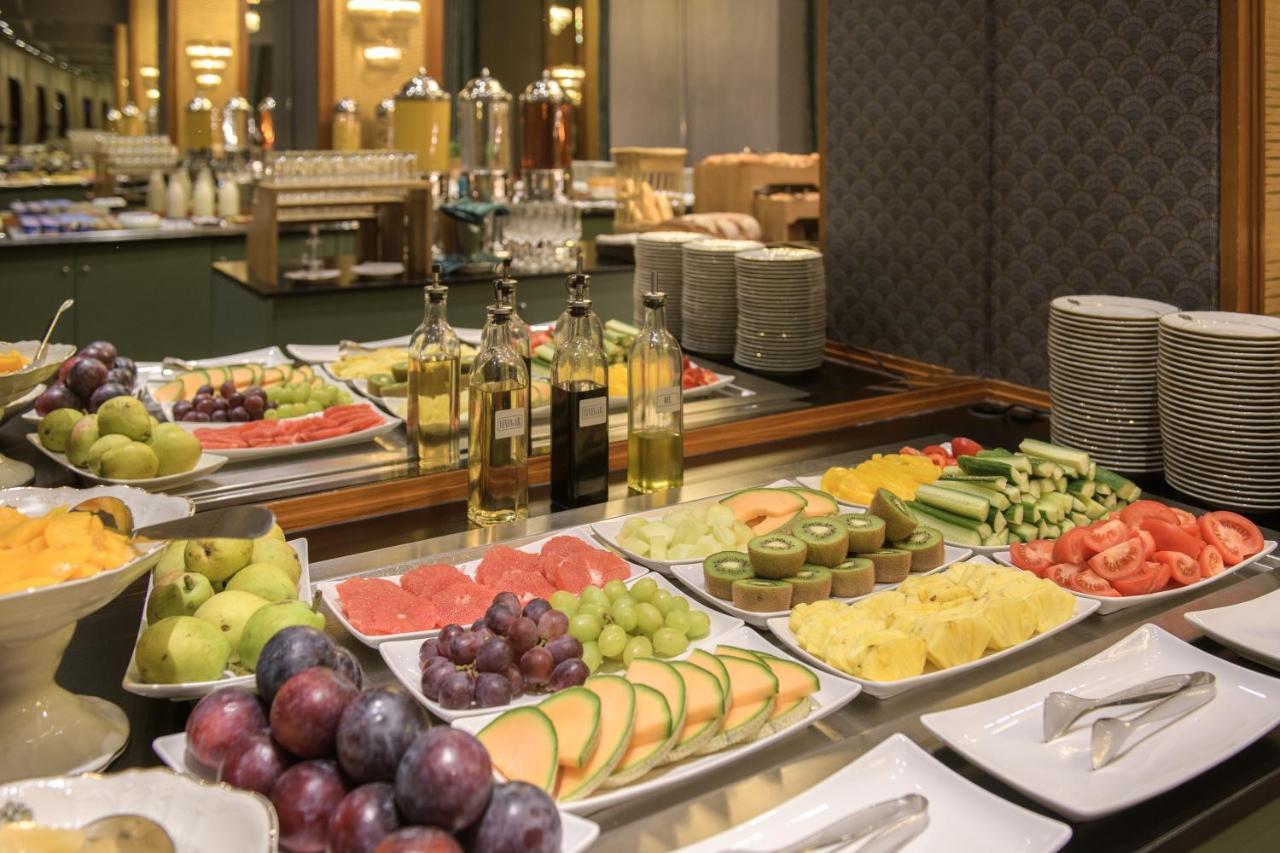 แกรนด์ โฮเทล โบฮีเมีย Hotel ปราก ภายนอก รูปภาพ Fruit salad