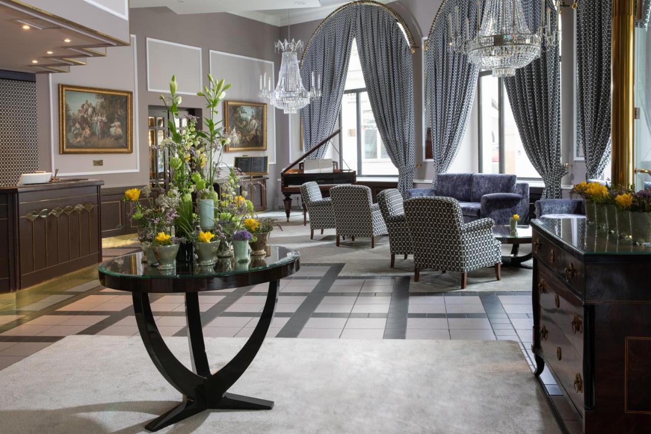 แกรนด์ โฮเทล โบฮีเมีย Hotel ปราก ภายนอก รูปภาพ The hotel's lobby