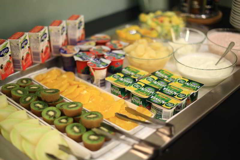 แกรนด์ โฮเทล โบฮีเมีย Hotel ปราก ภายนอก รูปภาพ Fruit and yogurt