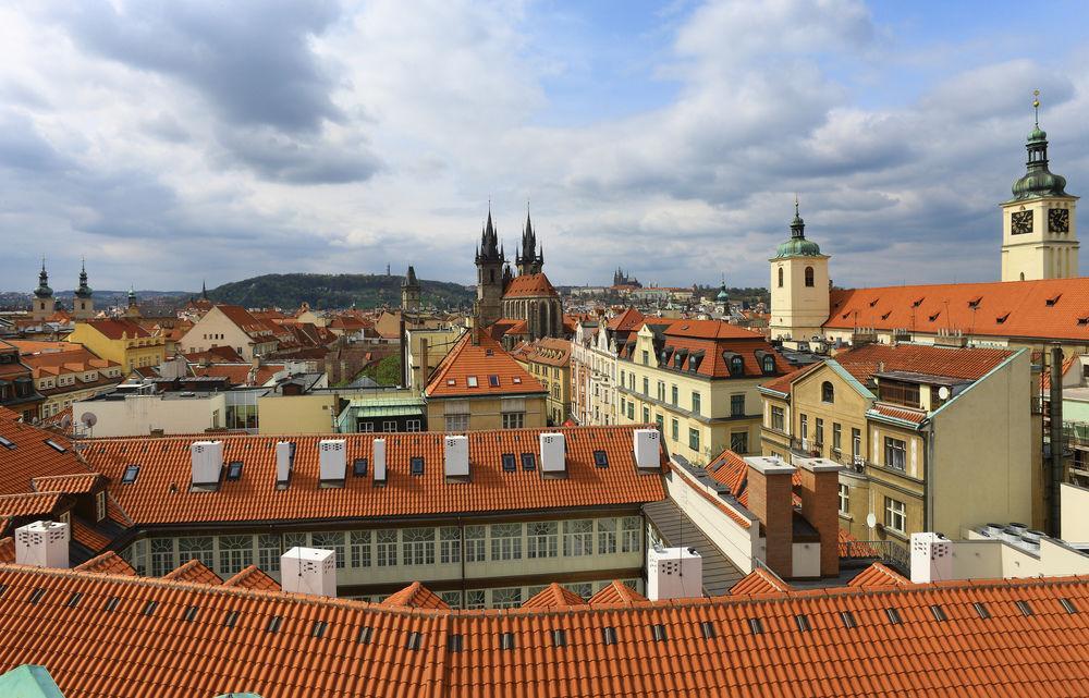 แกรนด์ โฮเทล โบฮีเมีย Hotel ปราก ภายนอก รูปภาพ View of the Old Town from the top of the tower