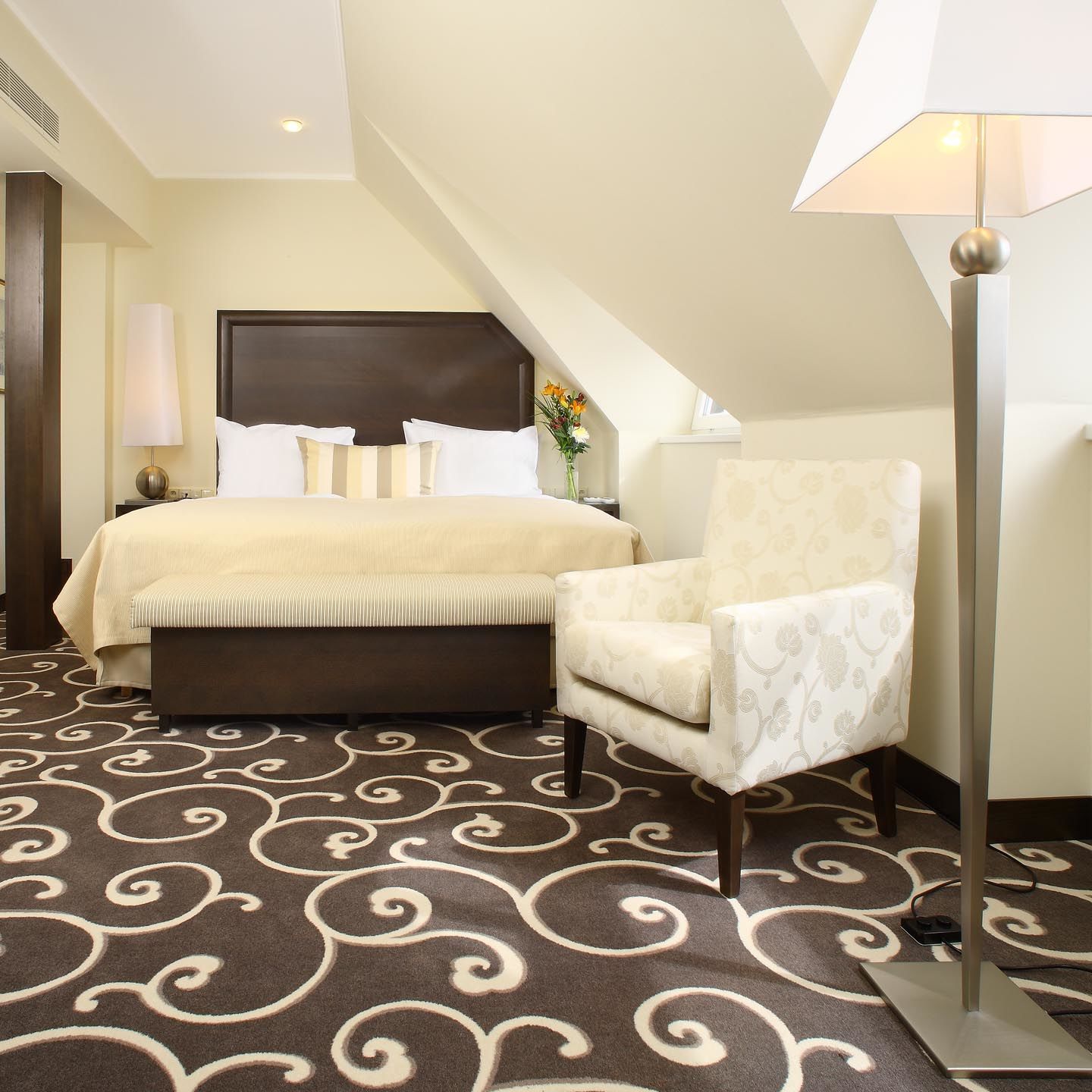 แกรนด์ โฮเทล โบฮีเมีย Hotel ปราก ภายนอก รูปภาพ A room at the Hotel de Ville