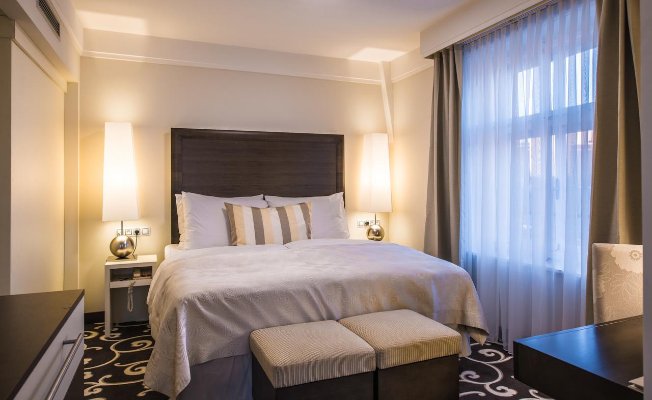 แกรนด์ โฮเทล โบฮีเมีย Hotel ปราก ภายนอก รูปภาพ A bedroom at the hotel