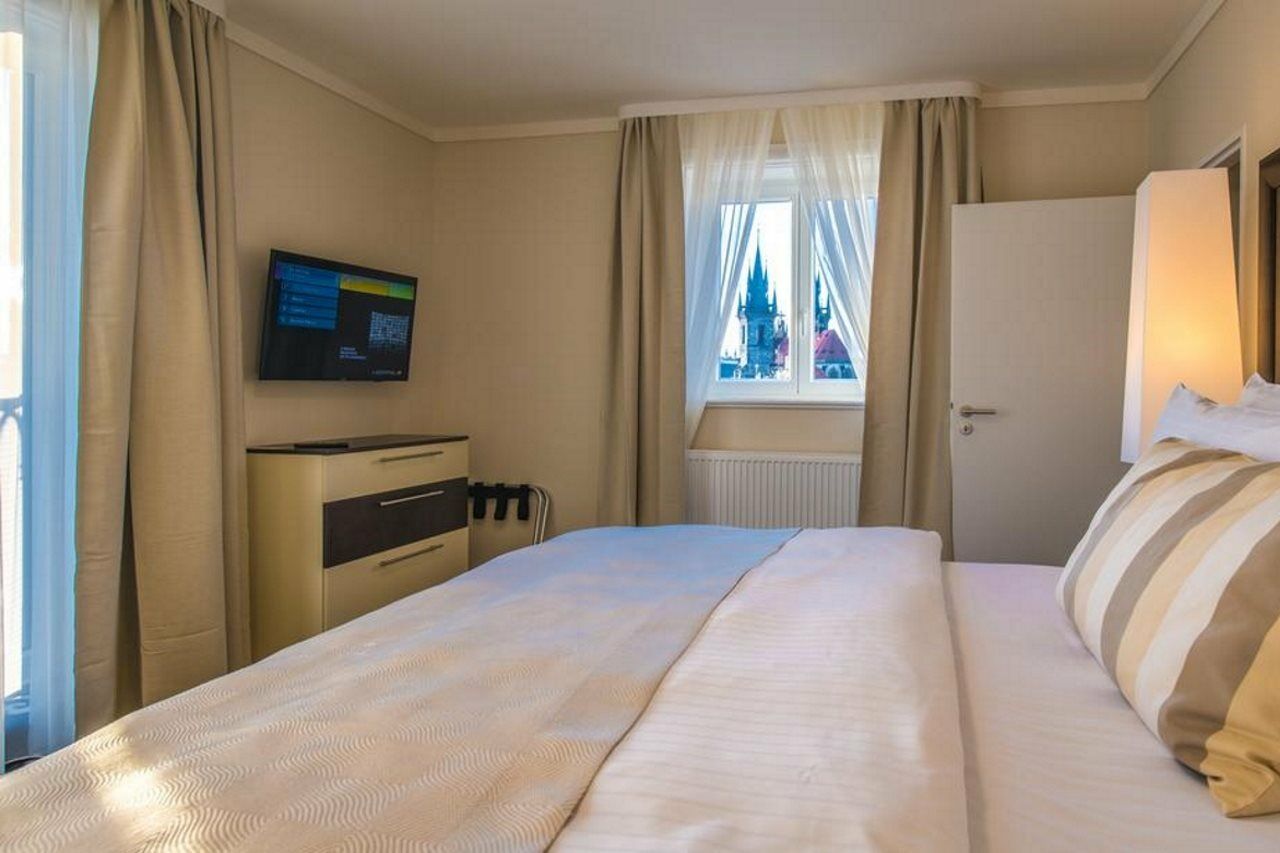 แกรนด์ โฮเทล โบฮีเมีย Hotel ปราก ภายนอก รูปภาพ A room at the hotel