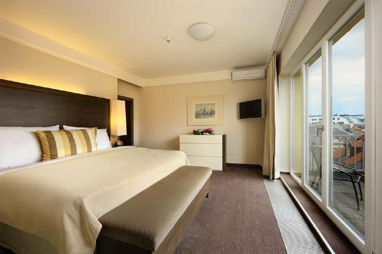 แกรนด์ โฮเทล โบฮีเมีย Hotel ปราก ภายนอก รูปภาพ A room at the hotel